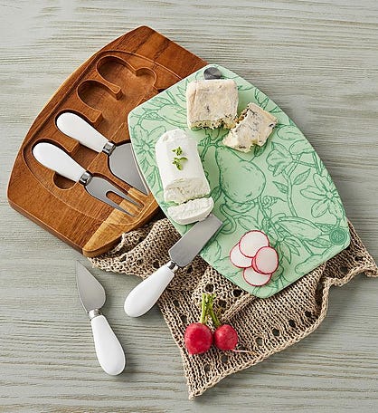 Serving Board with Cheese Knives 